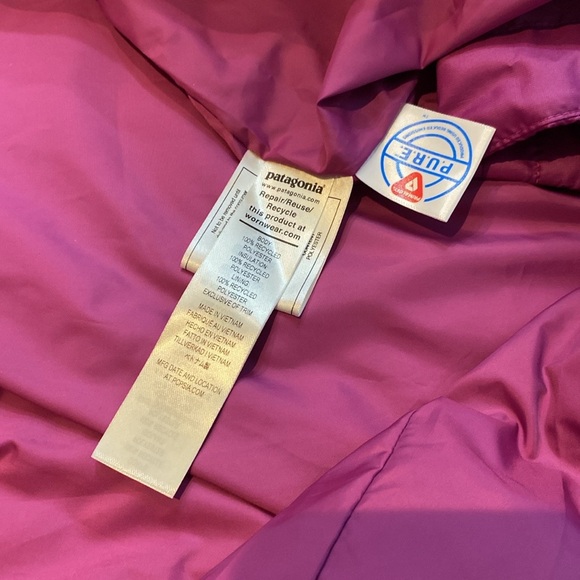 New W’s Patagonia nano puff parka size S Amaranth with tags ⭐️⭐️⭐️⭐️ - Picture 11 of 17